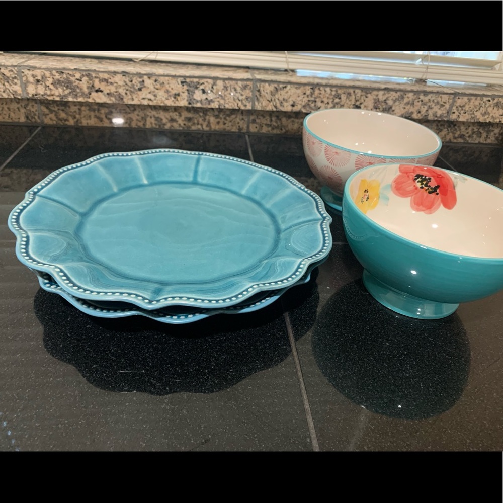 Pioneer woman Dinner plates and Bowls